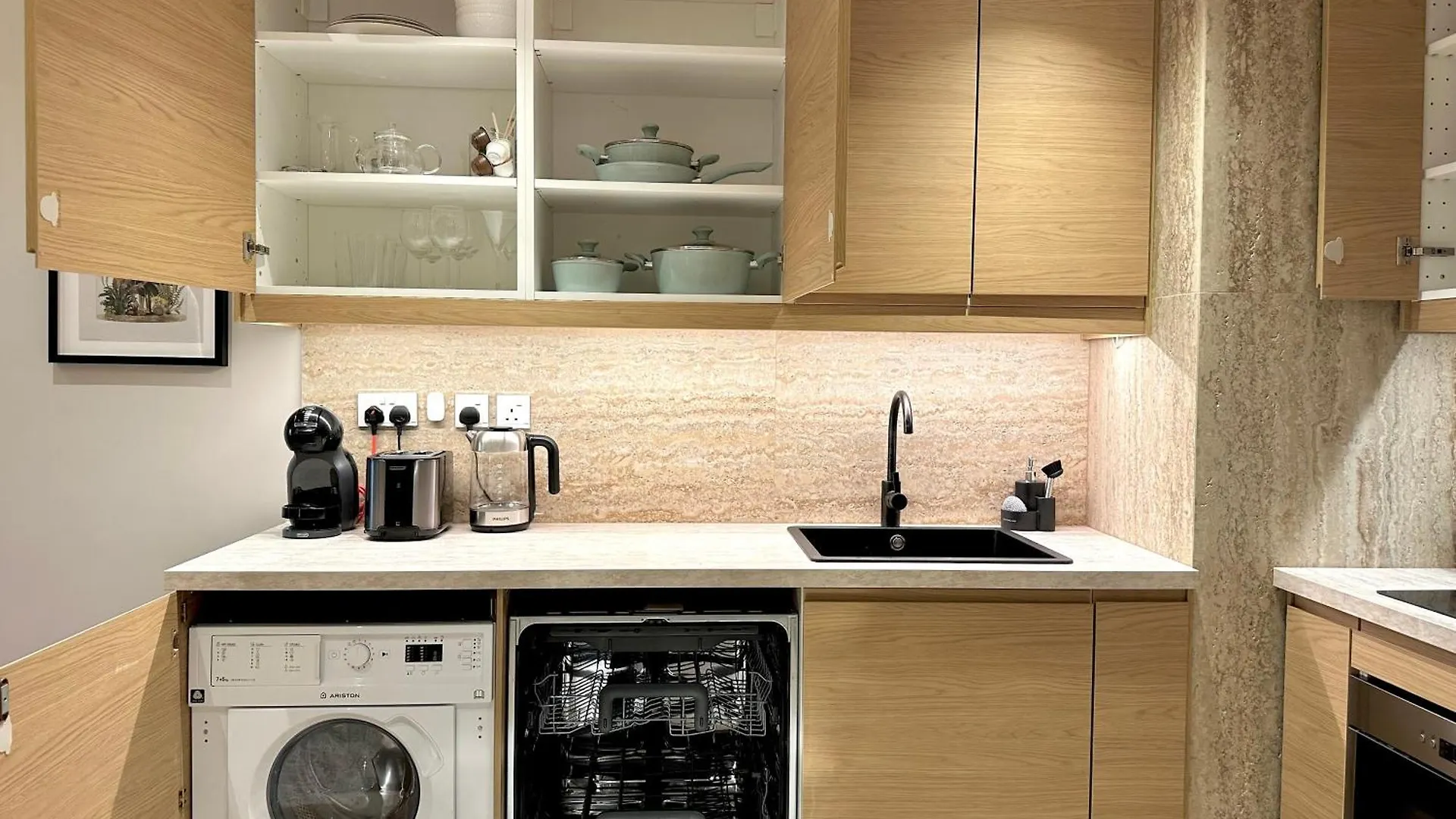 Family Apartment Next To The Beach Dubai